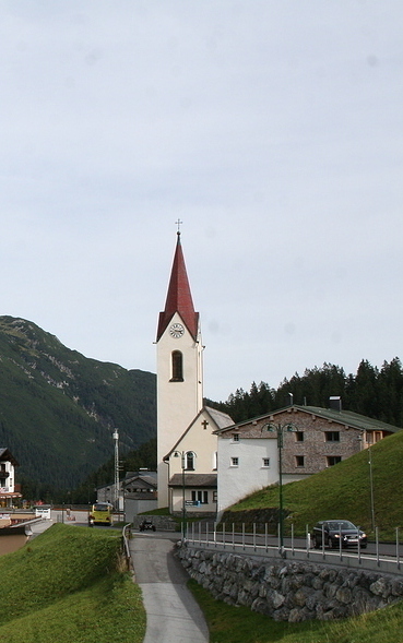 http://commons.wikimedia.org/wiki/Category:Pfarrkirche_hl._Sebastian,_Warth?uselang=de#/media/File:Warth_Vorarlberg_014.JPGhttp://creativecommons.org/licenses/by-sa/3.0/